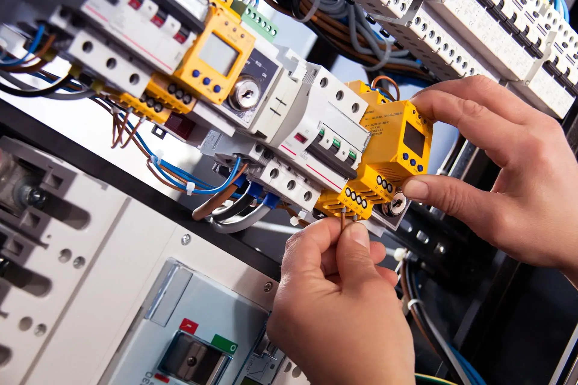 Certified electricians in Surbiton